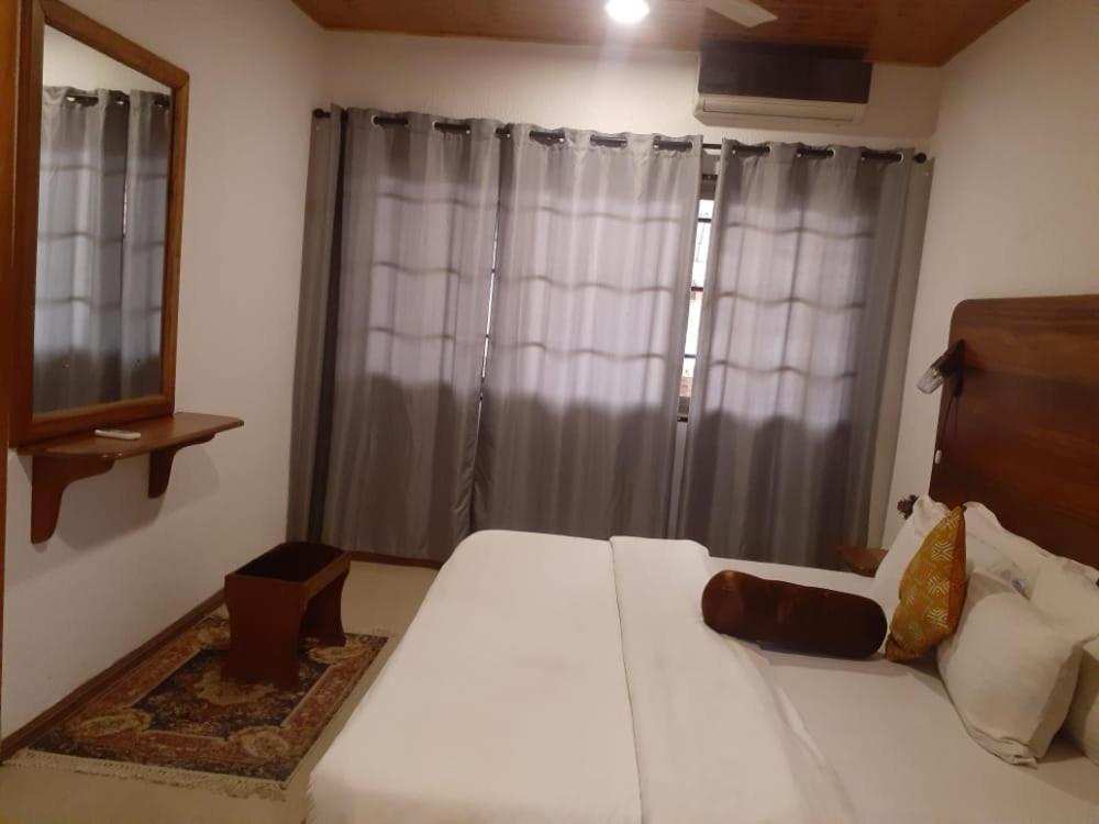 Hans Cottage Botel Кейп-Кост Экстерьер фото